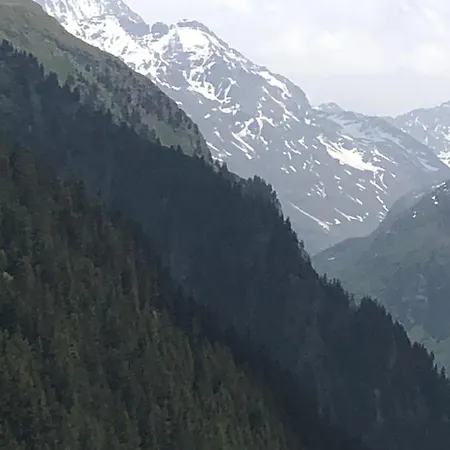 Grand-combin Hostel *